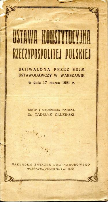 Konstytucja marcowa 1921 roku, poprzedzona obszernym wstępem Tadeusza Gluzińskiego. Wydawnictwo opublikowane nakładem Związku Ludowo-Narodowego. Domena publiczna. Źródło: https://pl.wikipedia.org/