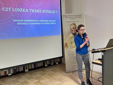 dr Małgorzata Wilgucka - doradca metodyczny PCEN w Rzeszowie podczas wystąpienia.