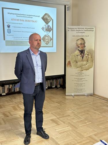 dr Piotr Pękalski - Wicedyrektor ds. Pedagogicznej Biblioteki Wojewódzkiej w Przemyślu przy PZPW w Rzeszowie podczas otwarcia wydarzenia