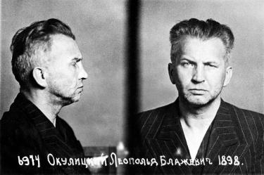 Leopold Okulicki po aresztowaniu przez NKWD 1945. Praca ta nie jest przedmiotem praw autorskich, Źródło: wikipedia.org