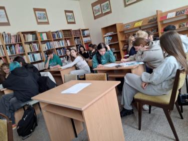 Licealiści podczas zajęć 