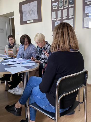 Bibliotekarze omawiają trasę przejazdu ulicami Przemyśla i okolic.