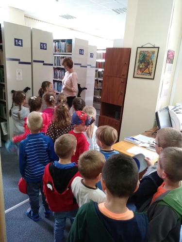 Zajęcia z najmłodszymi czytelnikami w lubaczowskiej filii