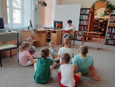 Renata Stefanik kierownik PBW  Filia w Lubaczowie podczas czytania