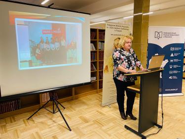 Agnieszka Dyrda - bibliotekarz CKZiU Nr 1 w Przemyślu prezentuje przykłady dobrych praktyk ze swojej pracy