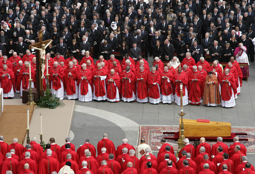 Pogrzeb Jana Pawła II. AFP. Źródło: wydarzenia.interia.pl